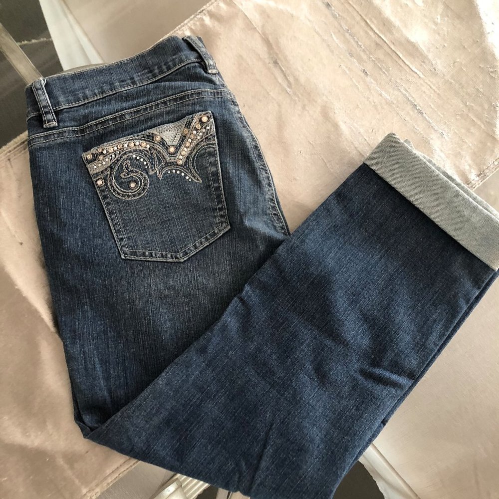 Cropped Leg Embroidered / Embellished Noir Jeans